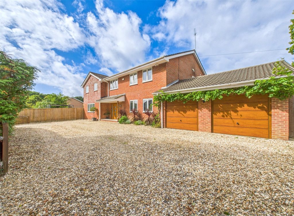 Brookside Road, Bransgore, Christchurch, Dorset, BH23 8NA