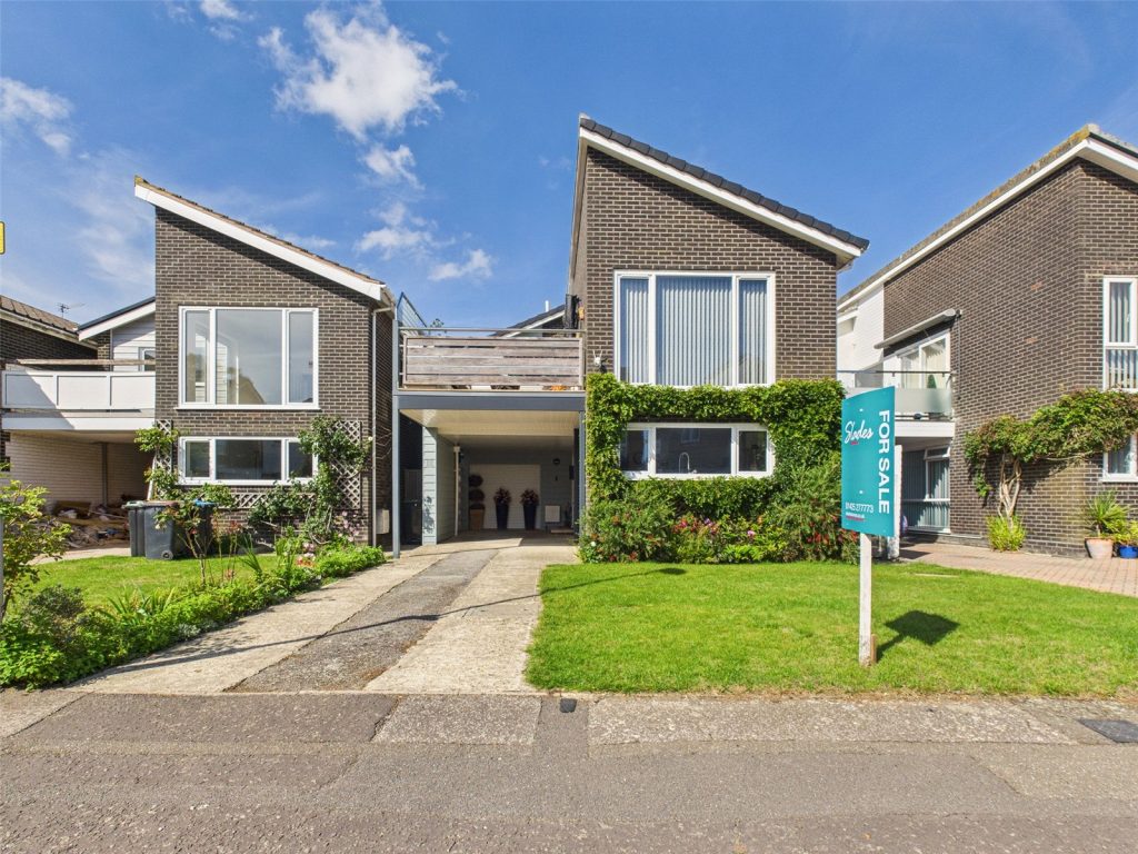 Arundel Way, Highcliffe, Christchurch, Dorset, BH23 5DX