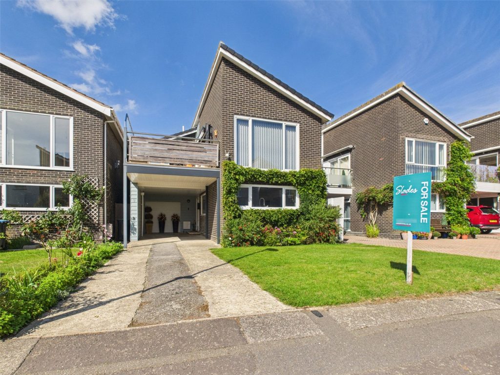 Arundel Way, Highcliffe, Christchurch, Dorset, BH23 5DX
