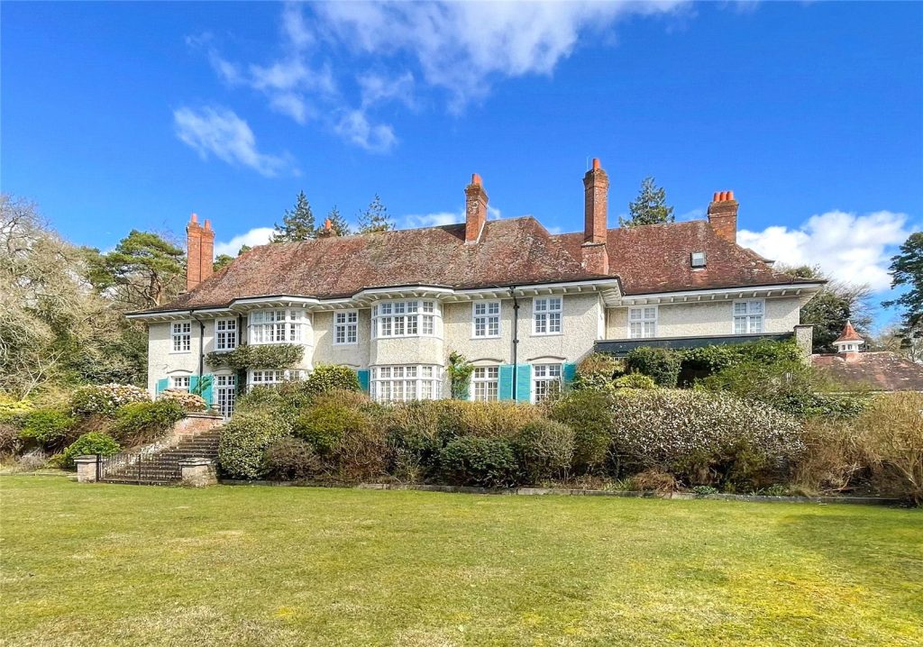 Burley Road, Bransgore, Christchurch, Dorset, BH23 8DA