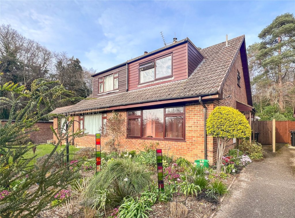 Cuckoo Hill Way, Bransgore, Christchurch, Dorset, BH23 8LF