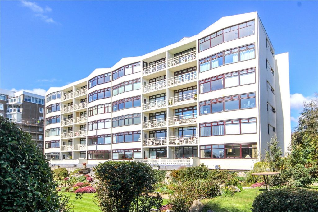 Boscombe Cliff Road, Bournemouth, BH5 1JW