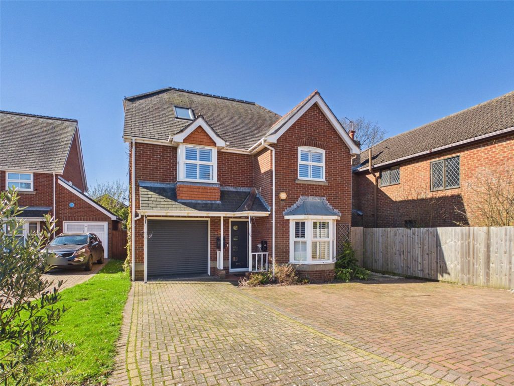 Kingsway Close, Christchurch, Dorset, BH23 2TP