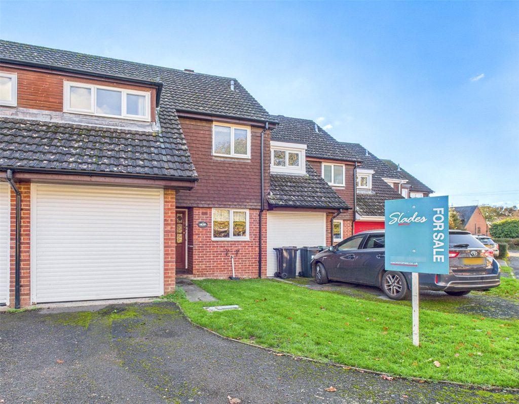 Rosehill Drive, Bransgore, Christchurch, Dorset, BH23 8NW