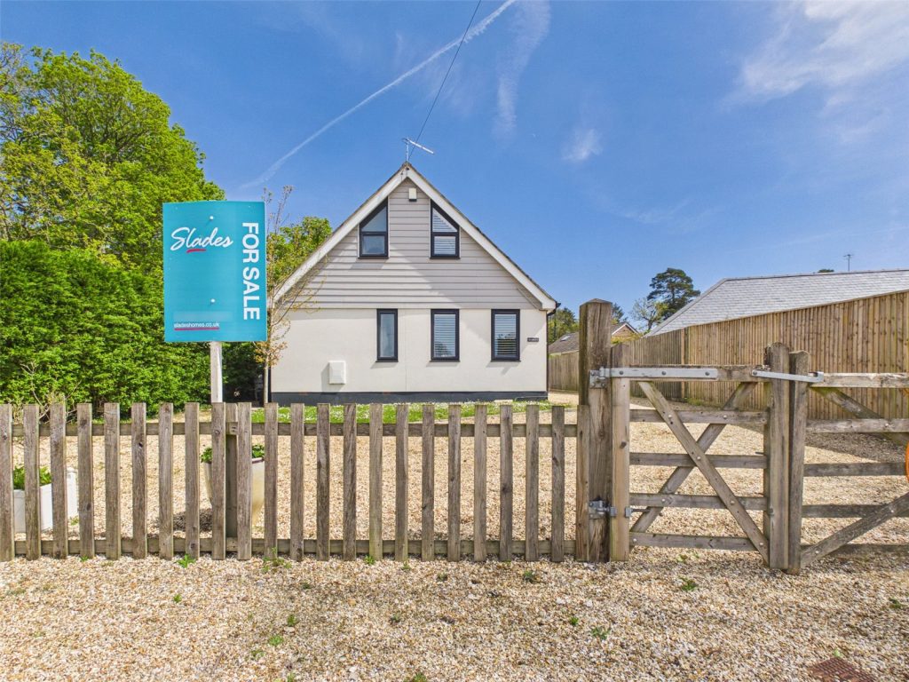 Poplar Close, Bransgore, Christchurch, Dorset, BH23 8JF