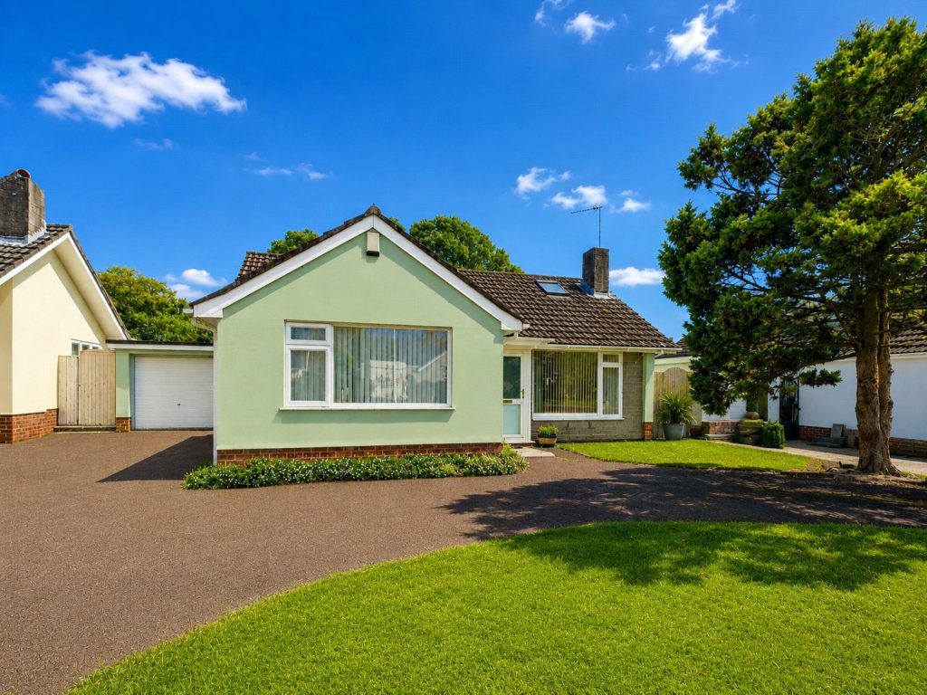 Talbot Drive, Highcliffe, Dorset, BH23 5RX