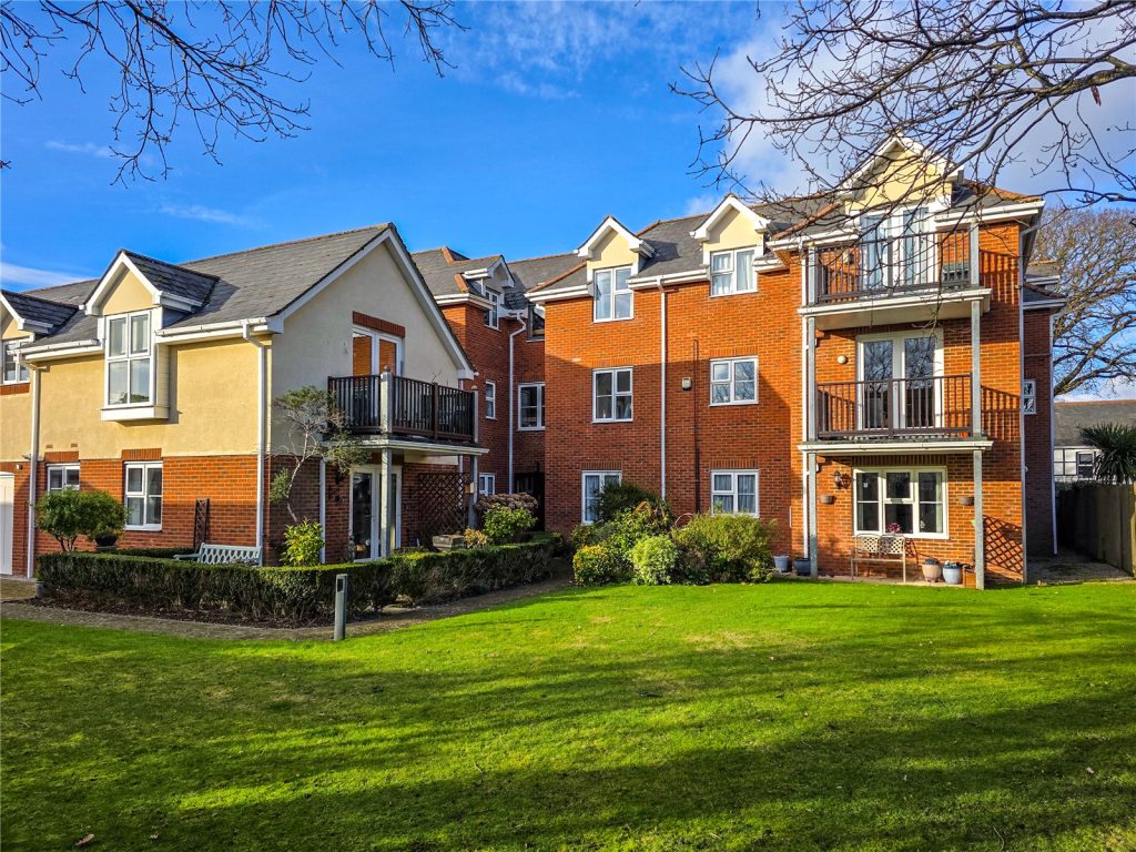 Lymington Road, Highcliffe, Christchurch, Dorset, BH23 5EW