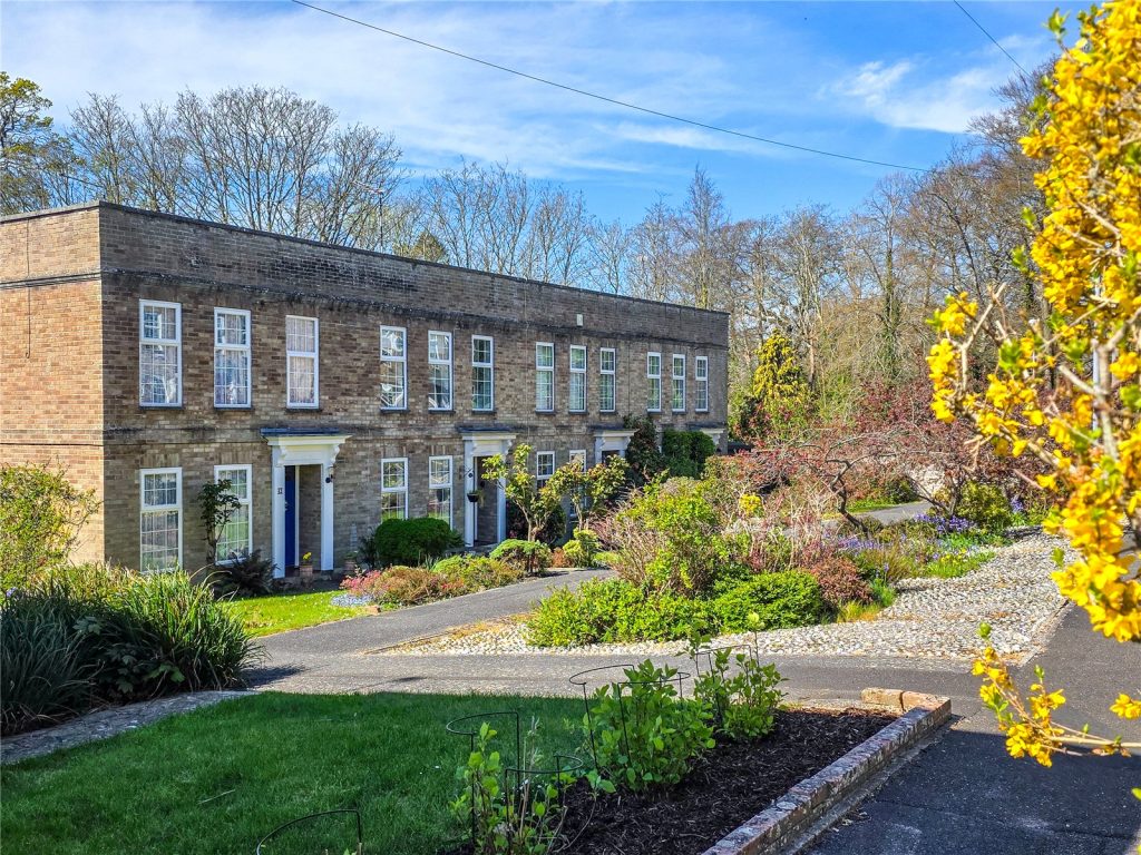 Kilmington Way, Highcliffe, Christchurch, Dorset, BH23 5BL