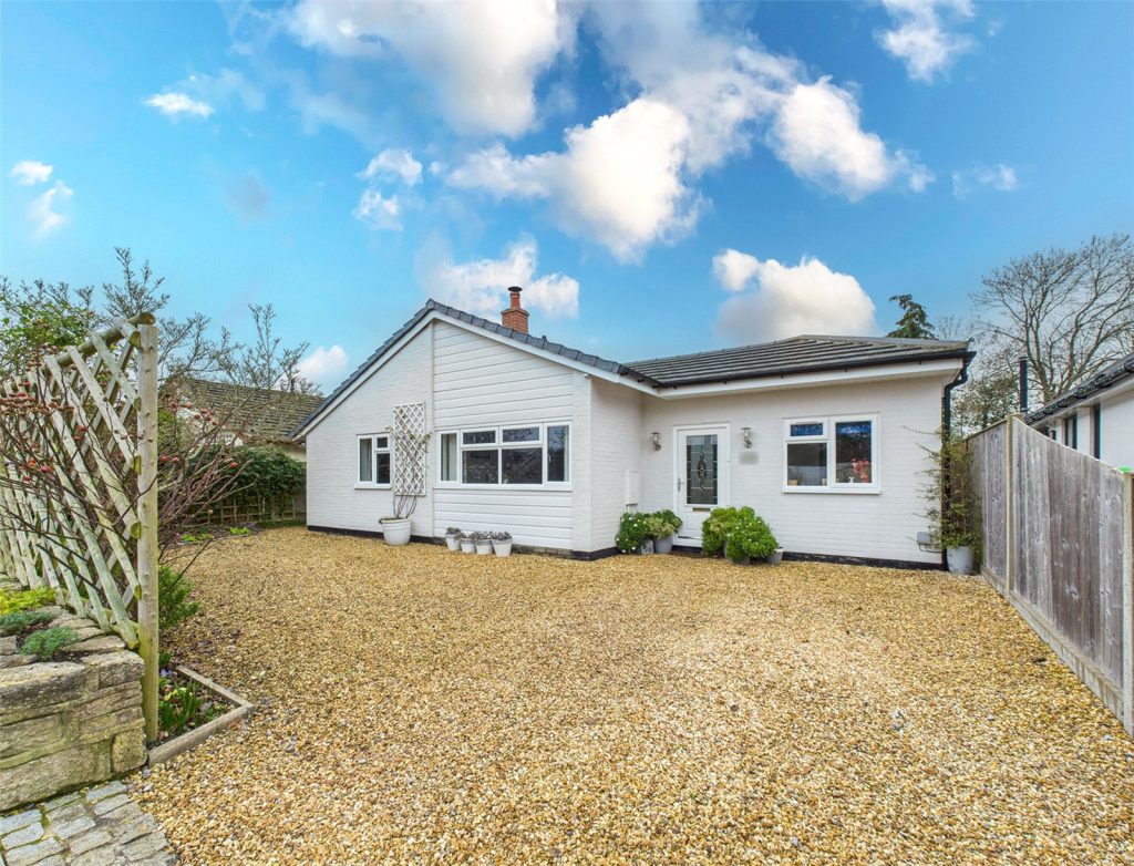 Wiltshire Gardens, Bransgore, Christchurch, Dorset, BH23 8BJ