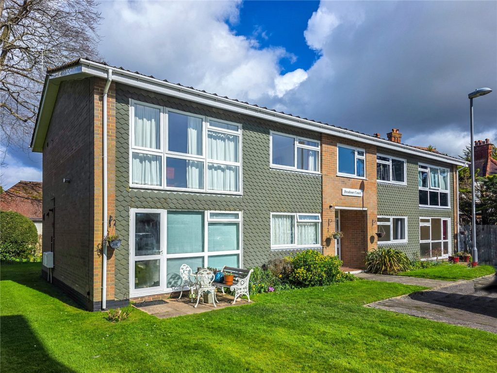 Oakleigh Way, Highcliffe, Christchurch, Dorset, BH23 5DQ