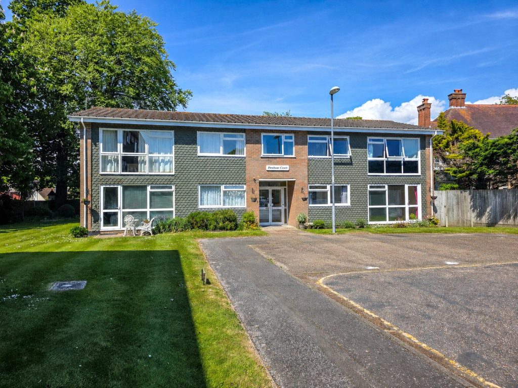 Oakleigh Way, Highcliffe, Christchurch, Dorset, BH23 5DQ