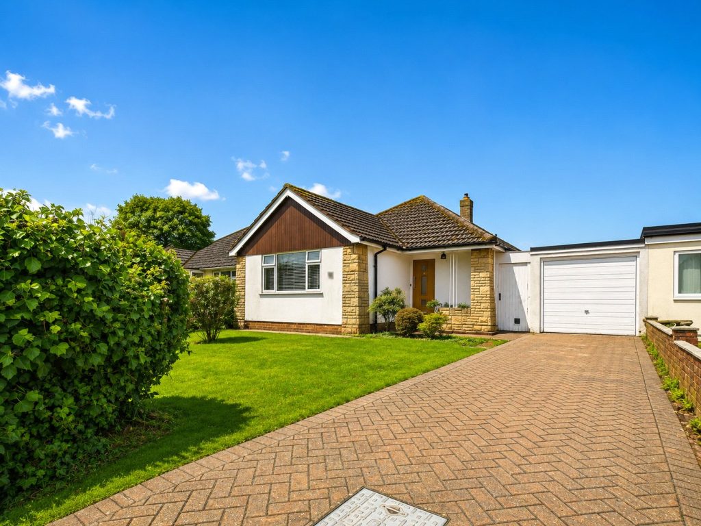 Longfield Road, Hordle, Lymington, Hampshire, SO41 0HH