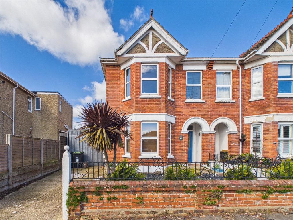 Avenue Road, Christchurch, Dorset, BH23 2BZ