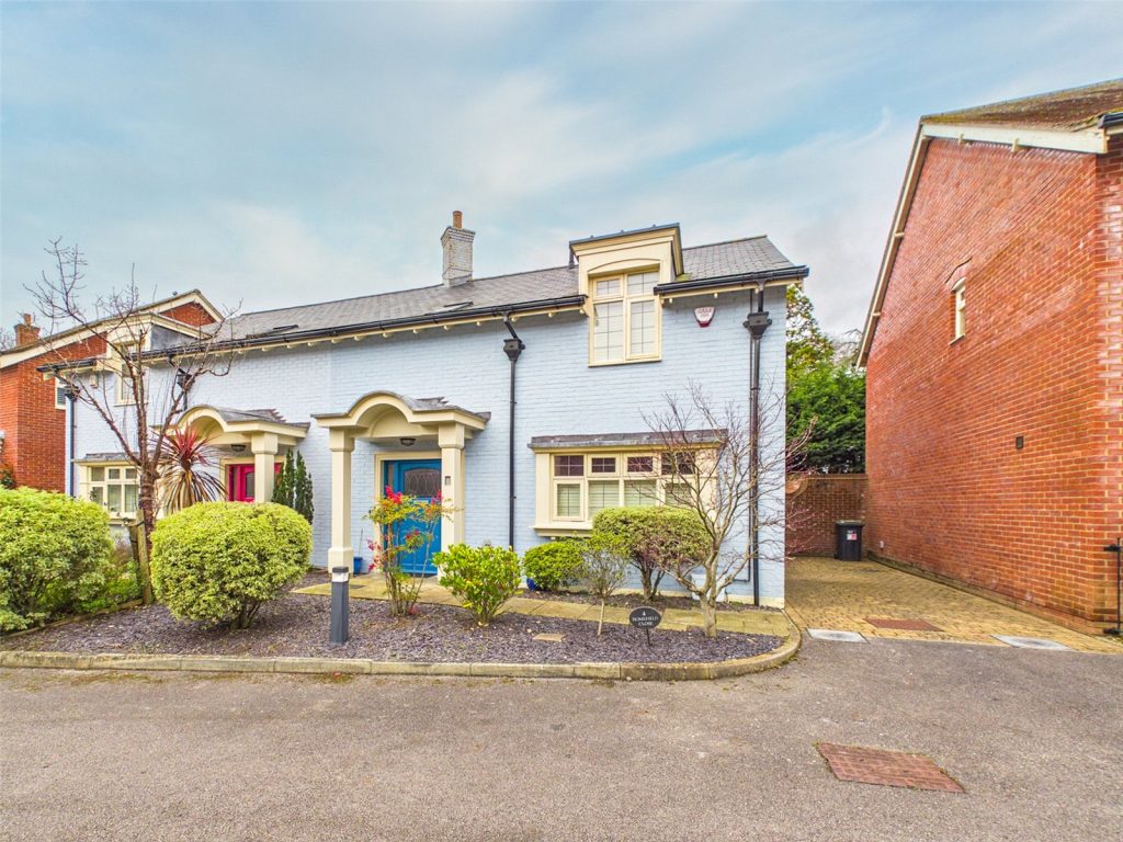 Homefield Close, Winkton, Christchurch, Dorset, BH23 7AQ