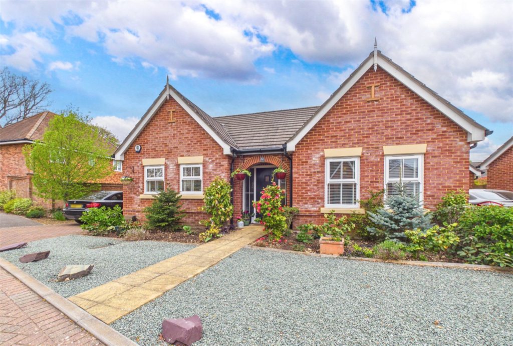 Arnwood Drive, Bransgore, Christchurch, Dorset, BH23 8FH