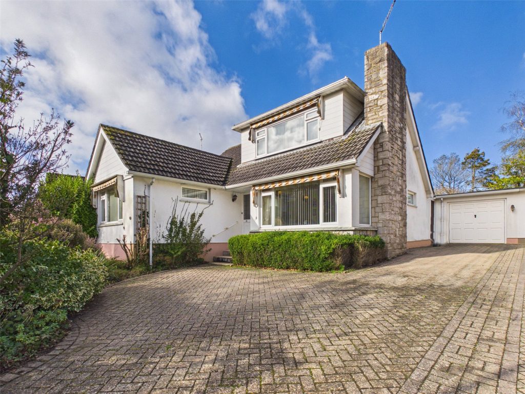Jesmond Avenue, Highcliffe, Chrsitchurch, Dorset, BH23 5AY