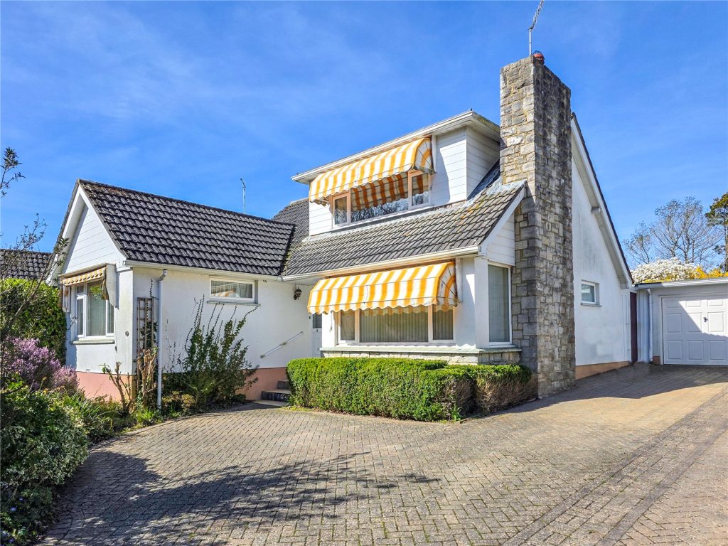 Jesmond Avenue, Highcliffe, Christchurch, Dorset, BH23 5AY