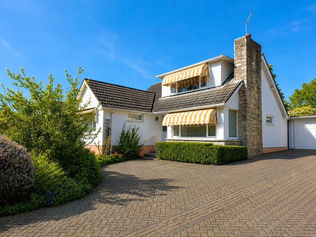 Jesmond Avenue, Highcliffe, Christchurch, Dorset, BH23 5AY