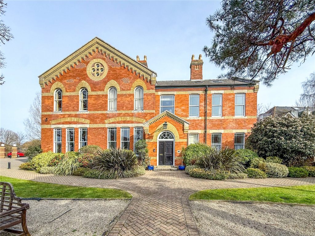Dragoon Way, Christchurch, Dorset, BH23 2TY
