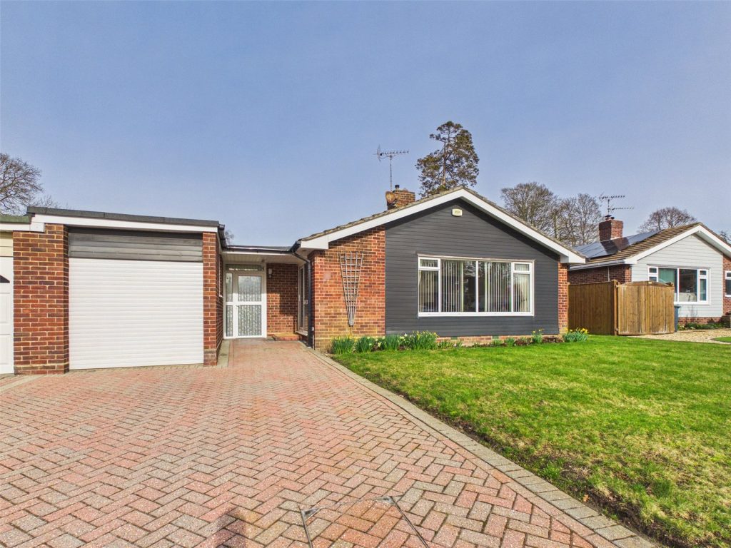 Braemar Drive, Highcliffe, Christchurch, Dorset, BH23 5NS