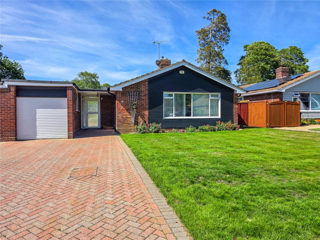 Braemar Drive, Highcliffe, Christchurch, Dorset, BH23 5NS