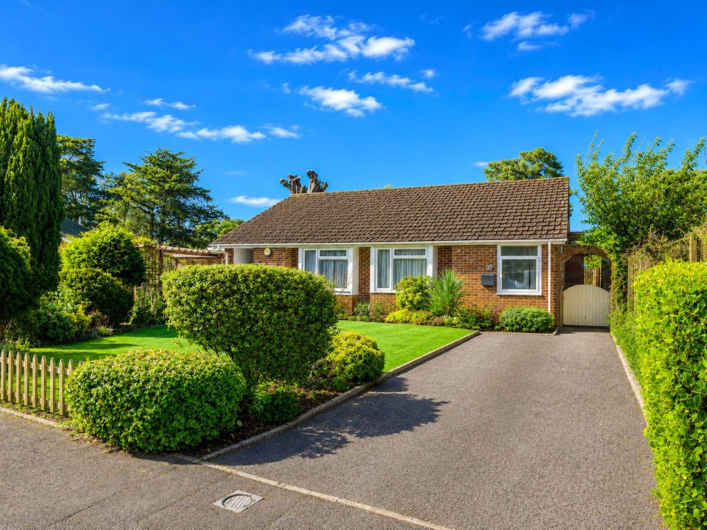 Nea Close, Highcliffe, Dorset, BH23 4QQ