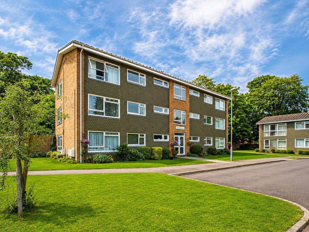 Oakleigh Way, Highcliffe, Dorset, BH23 5DQ