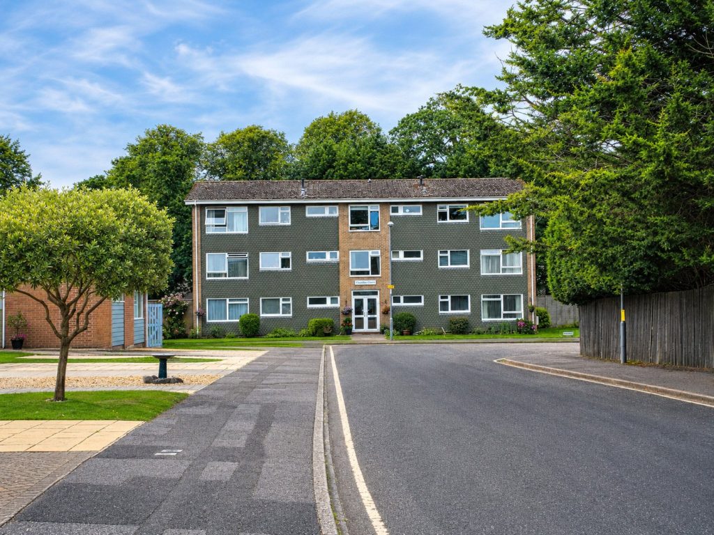 Oakleigh Way, Highcliffe, Dorset, BH23 5DQ