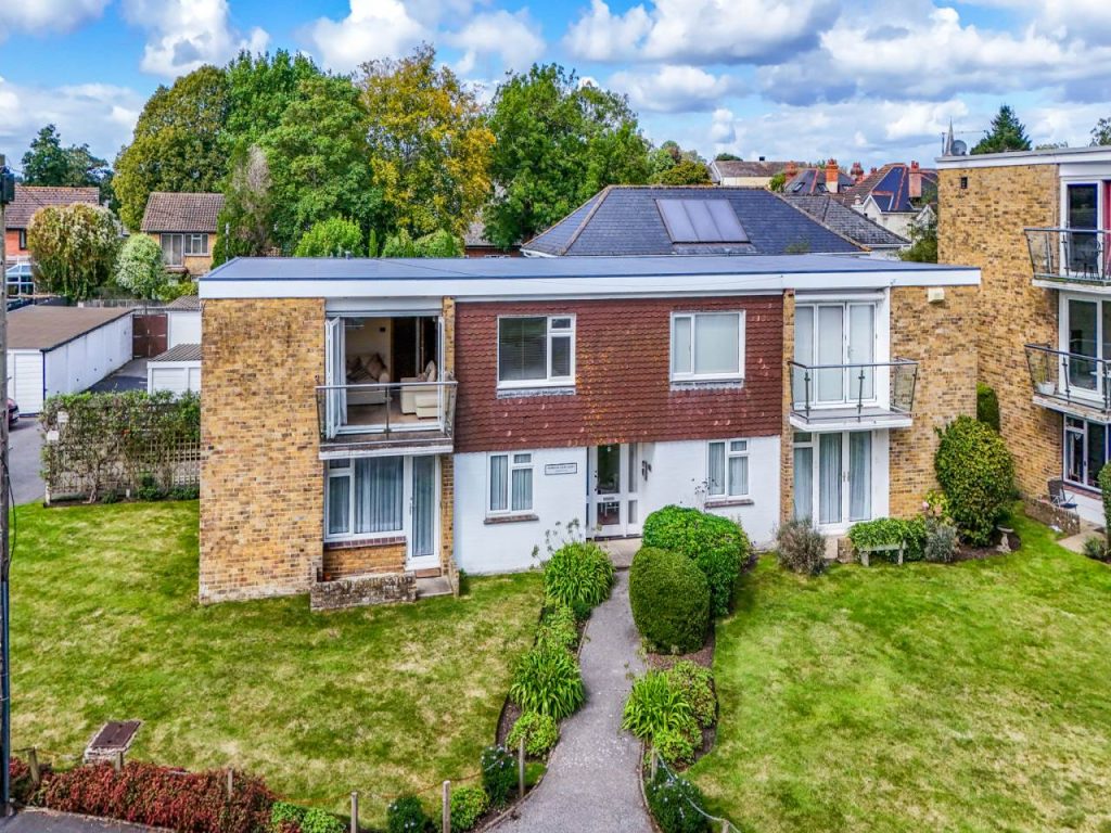 Queens Avenue, Christchurch, Dorset