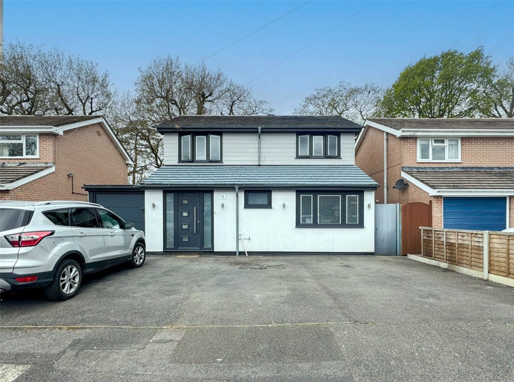 Clare Lodge Close, Bransgore, Christchurch, Dorset, BH23 8NG