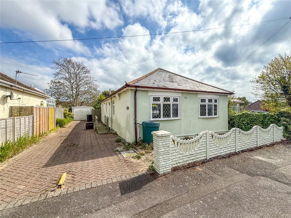 Stroud Park Avenue, Christchurch, Dorset, BH23 3HQ