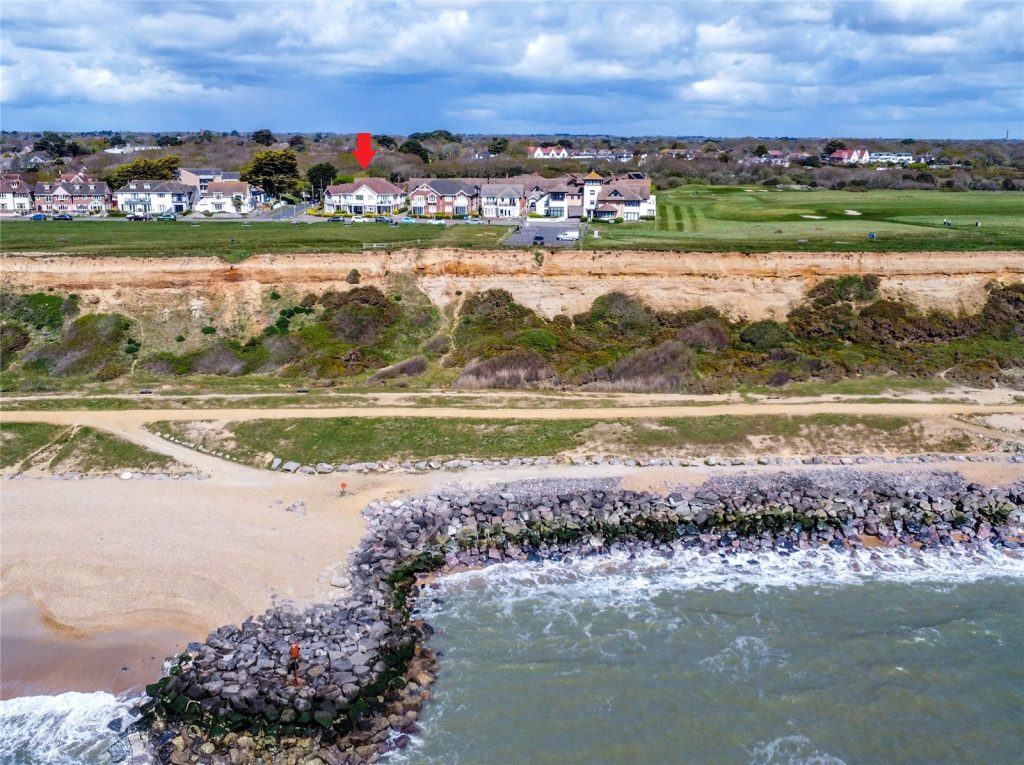 Marine Drive East, Barton on Sea, New Milton, Hampshire, BH25 7FD