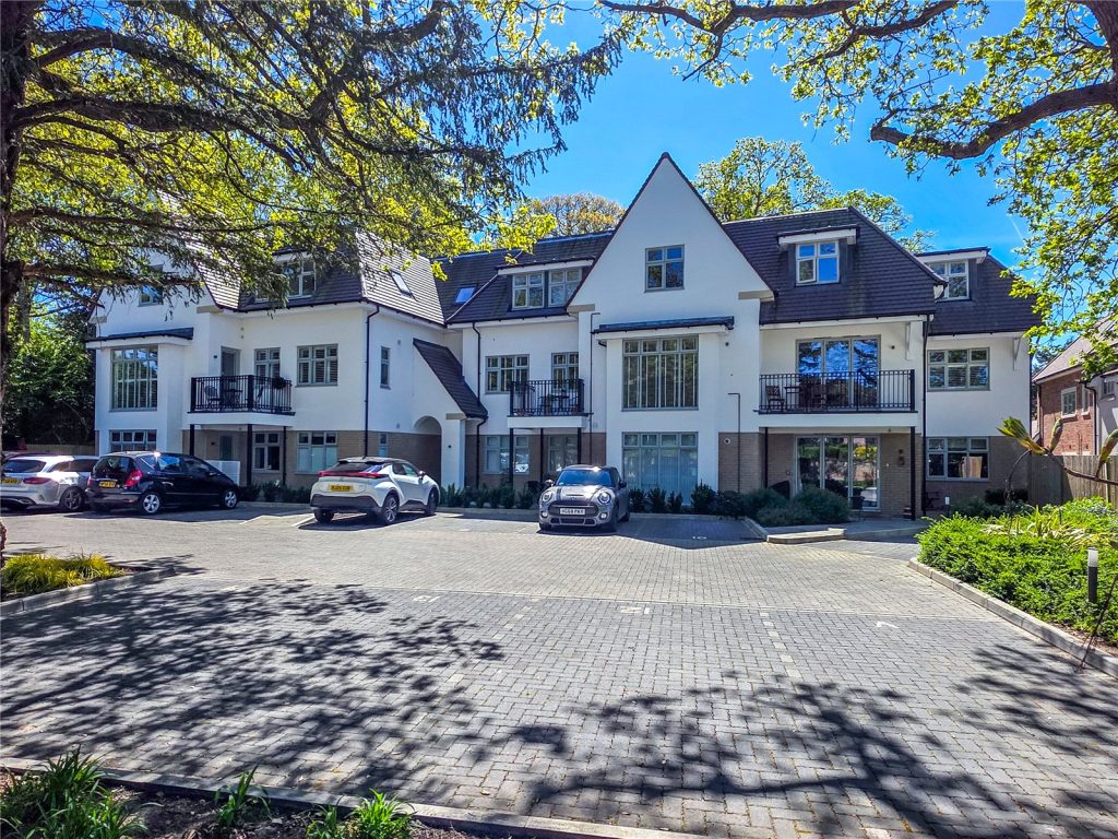 Lymington Road, Highcliffe, Dorset, BH23 4GD