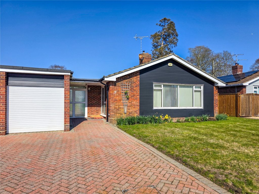 Braemar Drive, Highcliffe, Christchurch, Dorset