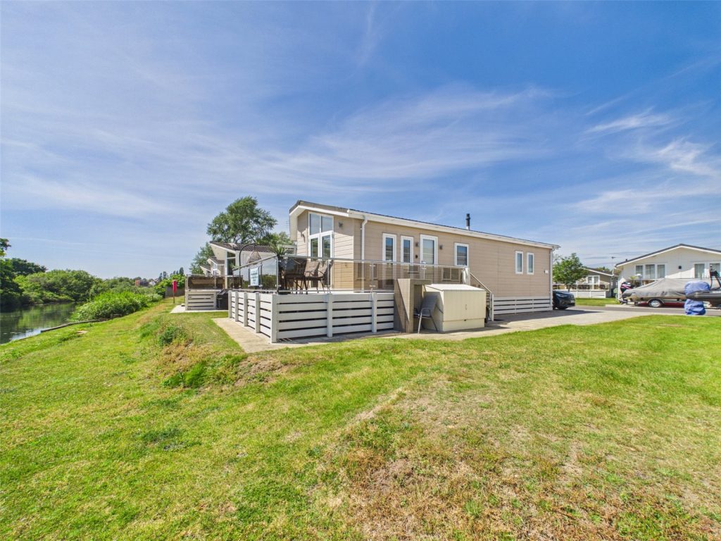 Beaulieu Gardens Retreat, Christchurch, Dorset, BH23 2EB