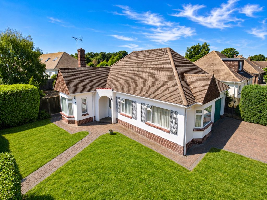 Nea Close, Highcliffe, Dorset, BH23 4QQ