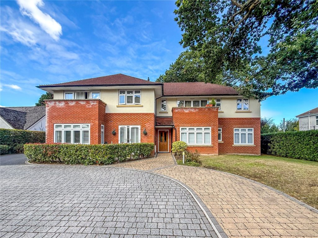 Oak Avenue, Christchurch, Dorset, BH23 2QE