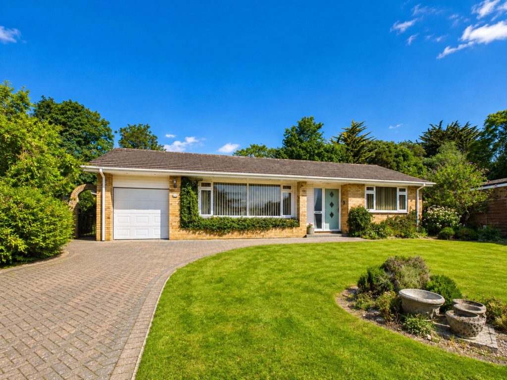 Glenavon Road, Highcliffe, Christchurch, Dorset, BH23 5PN