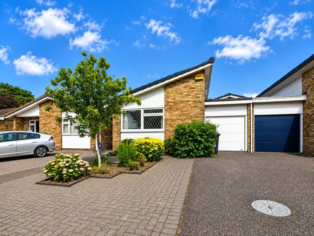 Oakleigh Way, Highcliffe, Christchurch, Dorset, BH23 5DQ