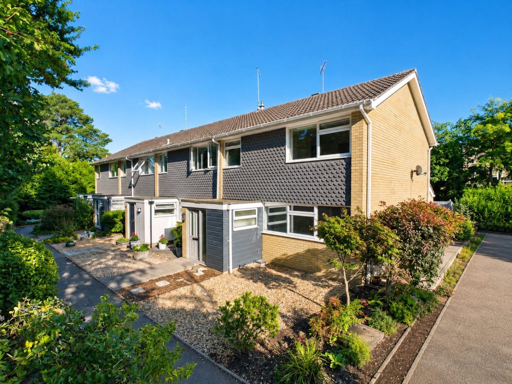 St. Georges Close, Highcliffe, Dorset, BH23 4LF