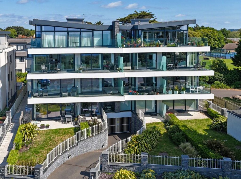 Boscombe Overcliff Drive, Bournemouth, Dorset, BH5 2EB