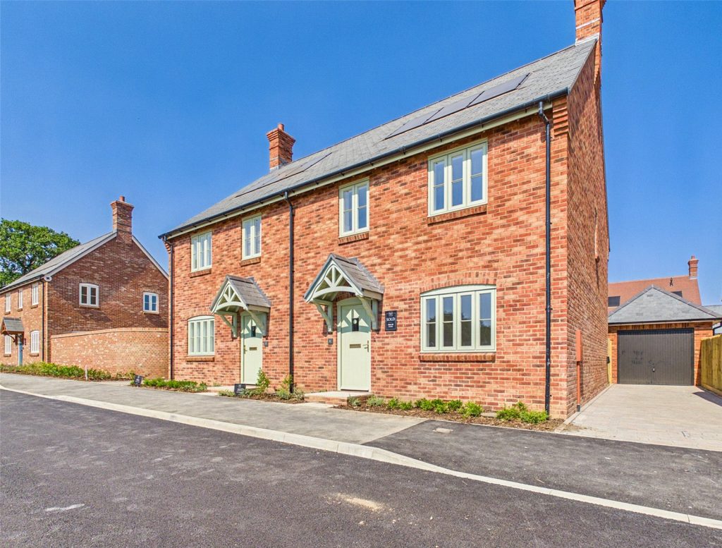 The Edmondsham, Bransgore, Christchurch, Dorset, BH23 8FG