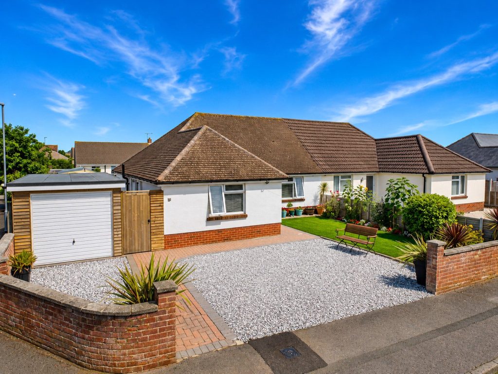 Bracken Way, Walkford, Highcliffe, Dorset, BH23 5LW