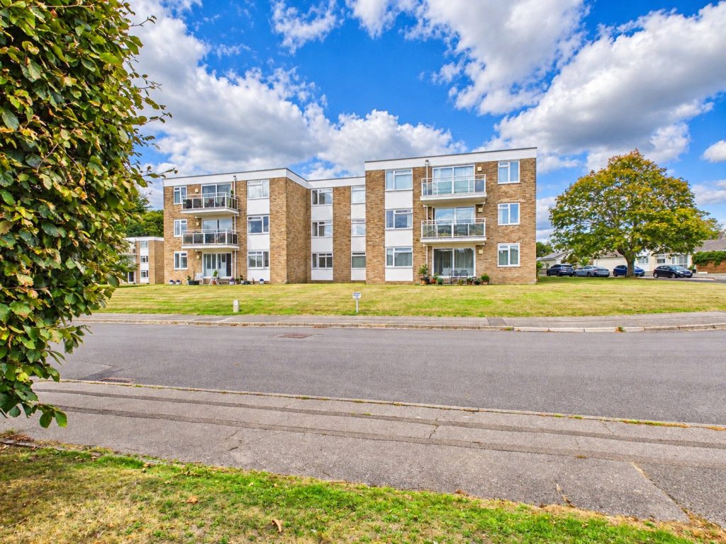 Earlsdon Way, Highcliffe, Christchurch, Dorset, BH23 5TB