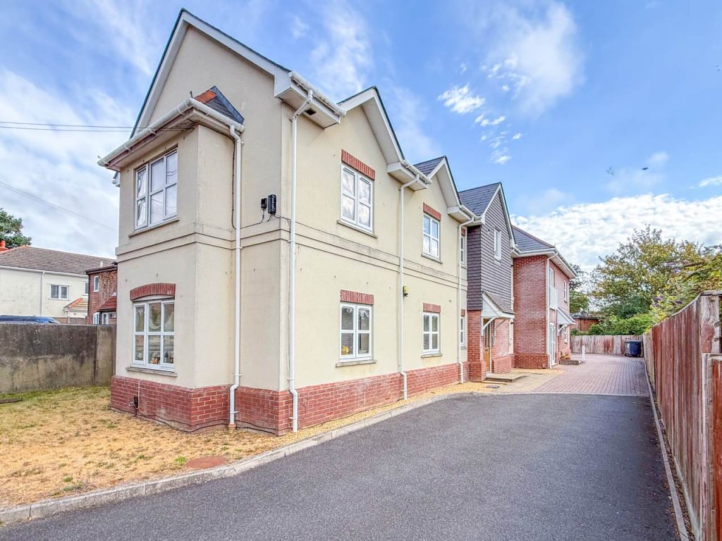 9 The Grove, Christchurch, Dorset